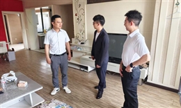 伟德国际1949总经理走进职工宿舍 倾听职工心声