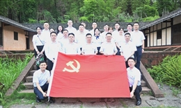 伟德国际1949开展主题党日活动——缅怀革命先烈 传承红色精神